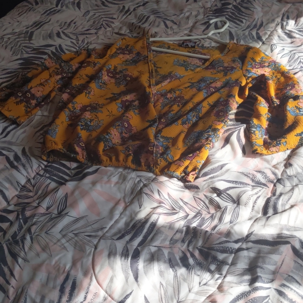 Cute floral mustard colored blouse